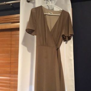 Wrap dress w/ flow bottom & sleeves. Tie waist.